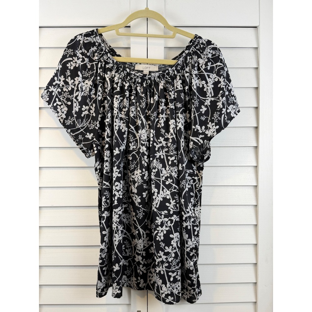 LOFT Floral Smocked Blouse Women XXL Black White Short‎ Sleeve Flutter Cuff
